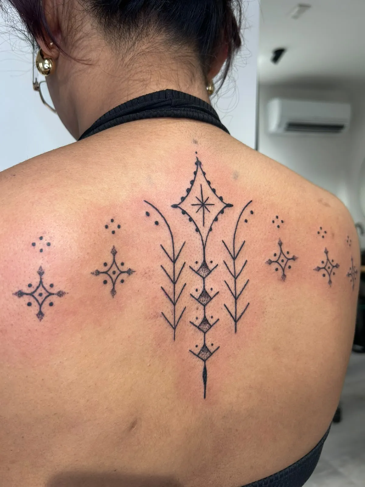 Tetovaža: ornament na hrbtu, Ornamentika, hrbet | CEP INK